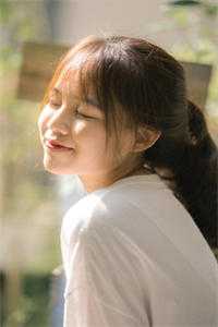 畅销小说结婚纪念日，老婆陪健身教练骑行