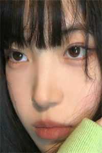 热门作品订婚当天,女友被锁在男助理家