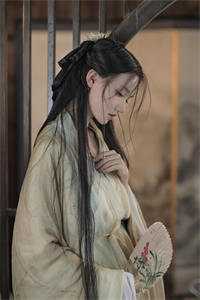 为上位，貌美老祖宗连夜翻族谱畅销书籍