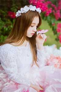 短篇小说开局撞破女总裁，她让我当她女儿爸爸！