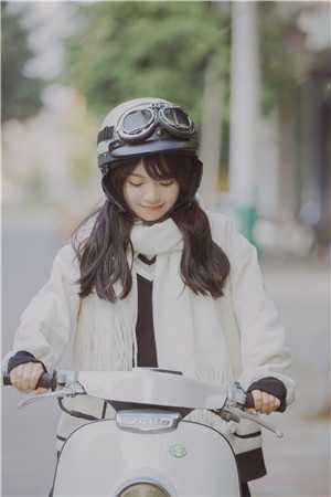 卧底老婆在雨中和小情人亲吻全篇