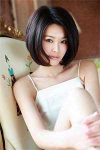 猛龙归来，美女请自重主人公叫