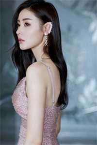 重回子母河，打脸换我凤凰蛋的继妹男女主人公