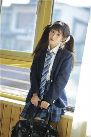 我用花瓶通古今的主角是