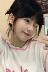 穿越后,恶毒女配她被疯批包围了小说叫什么名字