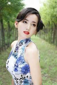 重生后,内卷狂人靠宅斗成了万人迷爆火全网
