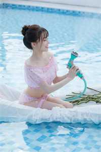 我用花瓶通古今主人公叫