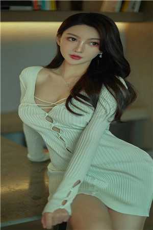 为陪初恋，老公将女儿锁在高温车内无广告