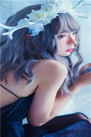 为留住皇后娘娘，陛下开始用男色了完结txt