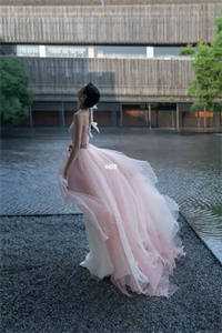 把我当初恋的替换品，我转身离开他身边结局