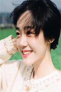 在自家泳池溺水后，爸妈只关心表妹沈佑辰诗雅