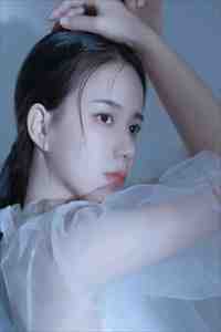 古怪枕边人李霄比基尼