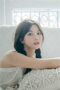 园女的校衣生红