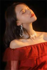 俞子美周念孝写的小说七零厂花觉醒后，离婚走向新时代