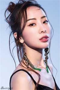 权明赫沈毓灵写的小说被逼婚言情文男主后，穿越女她杀疯了