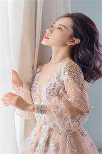 陈辰李凌蔚饥荒年，我囤货隔空投喂女帝小说全文免费阅读