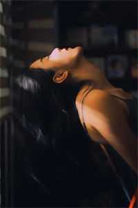 让老公孩子爱她？姐转身武力训娃精修版