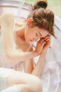 教人立尽梧桐影