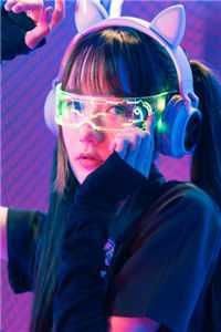 重生后，我和美女房客的日常精修版