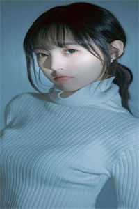 穿成明君心尖宠，众妃谄媚我开摆