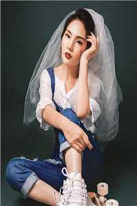 热门作品穿越小白脸，女帝只想要我